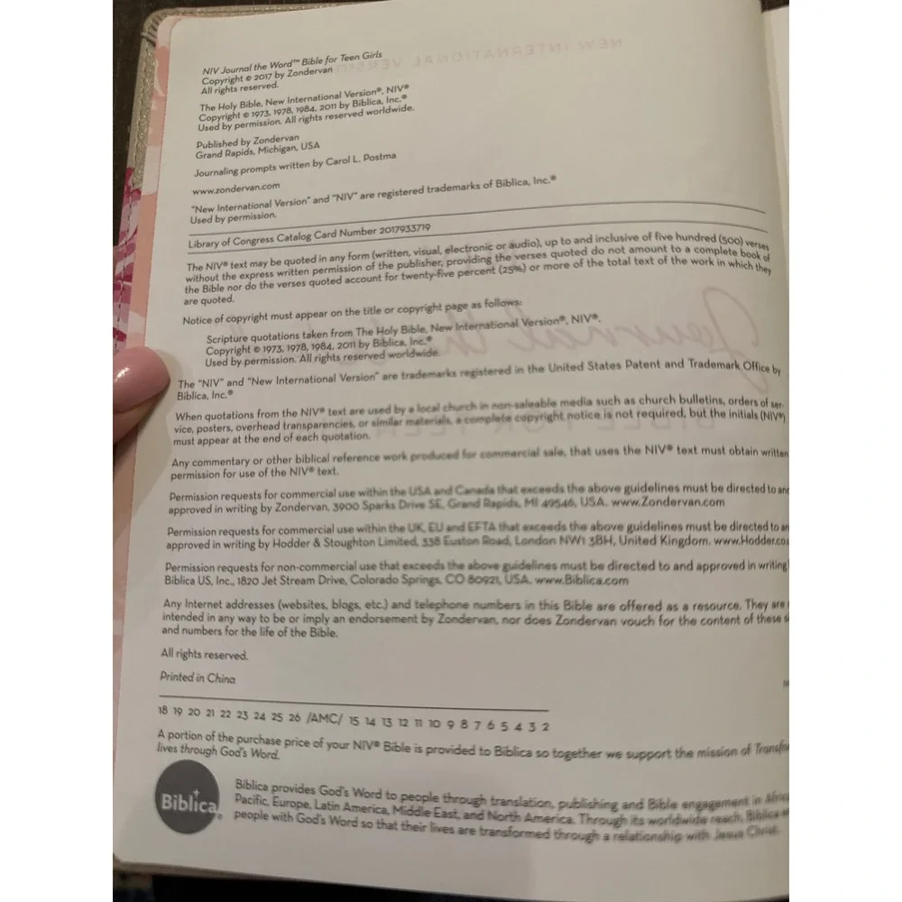 NIV Journal The World‎ Bible For Teen Girls Leatherbound Floral 2017 Zondervan